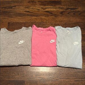 Nike Men's Grey and Pink Top